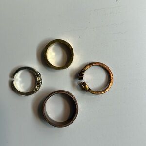 Iot of 4 vintage rings silver gold copper mixed metals floral and celestial